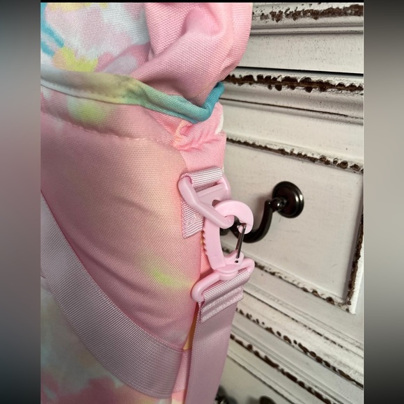 Pastel colors XL cooler bag, cup and t-shirt bundle like new condition - Picture 9 of 15